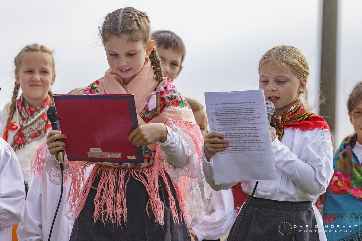 U Gardinovcu svečano otkrivena spomen-ploča posvećena seoskom pralu na potoku Trnavi