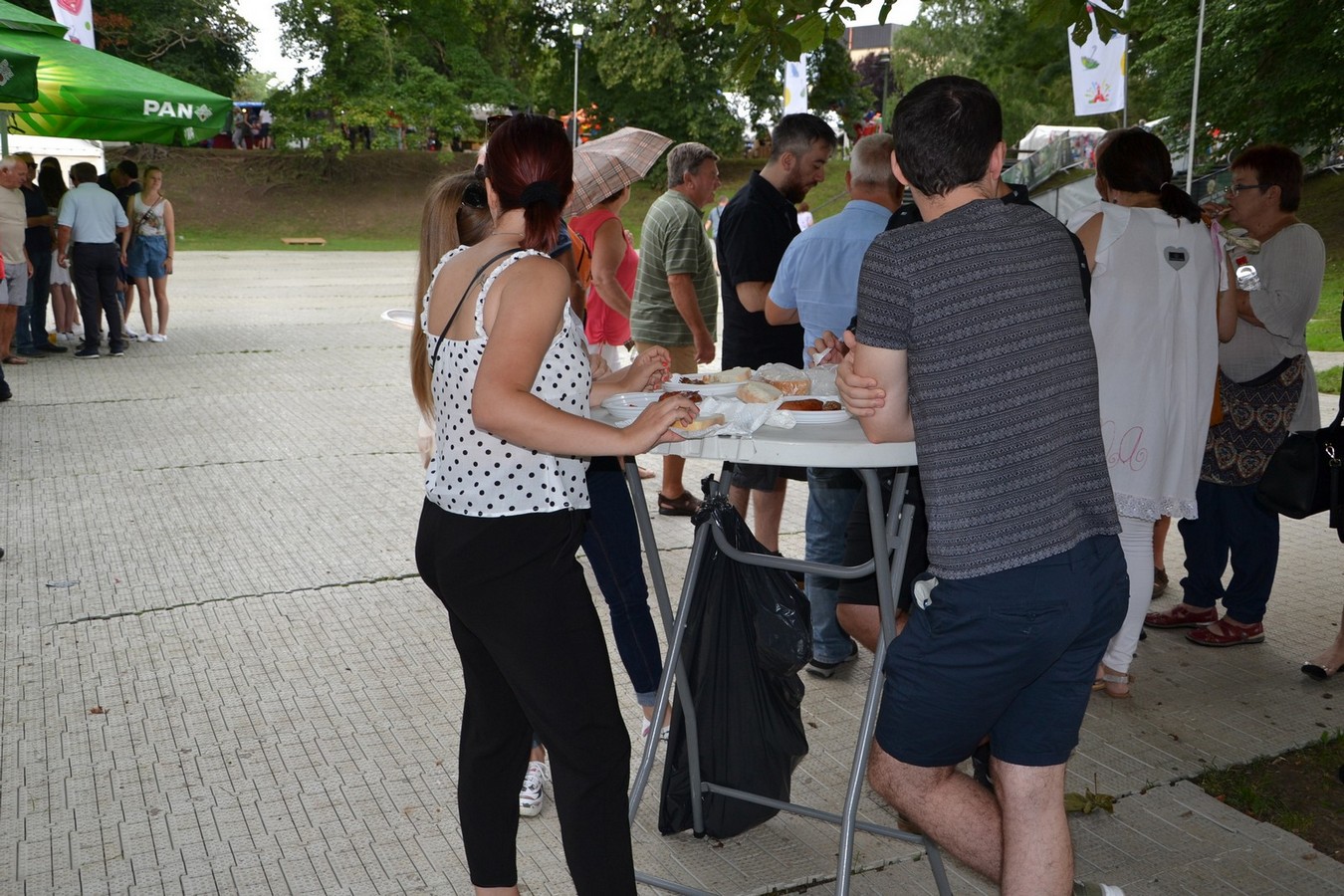 U jezeru Staroga Grada posjetitelji uživali u besplatnom ručku