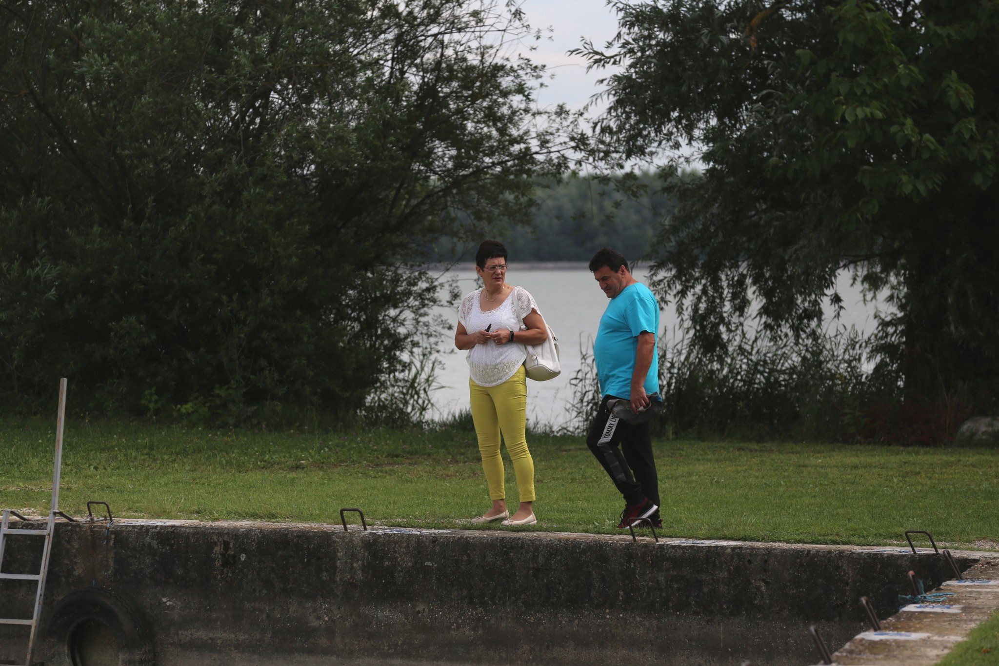 Vjetrovit, ali topao dan mnogi su iskoristili za šetnju preloškom Marinom