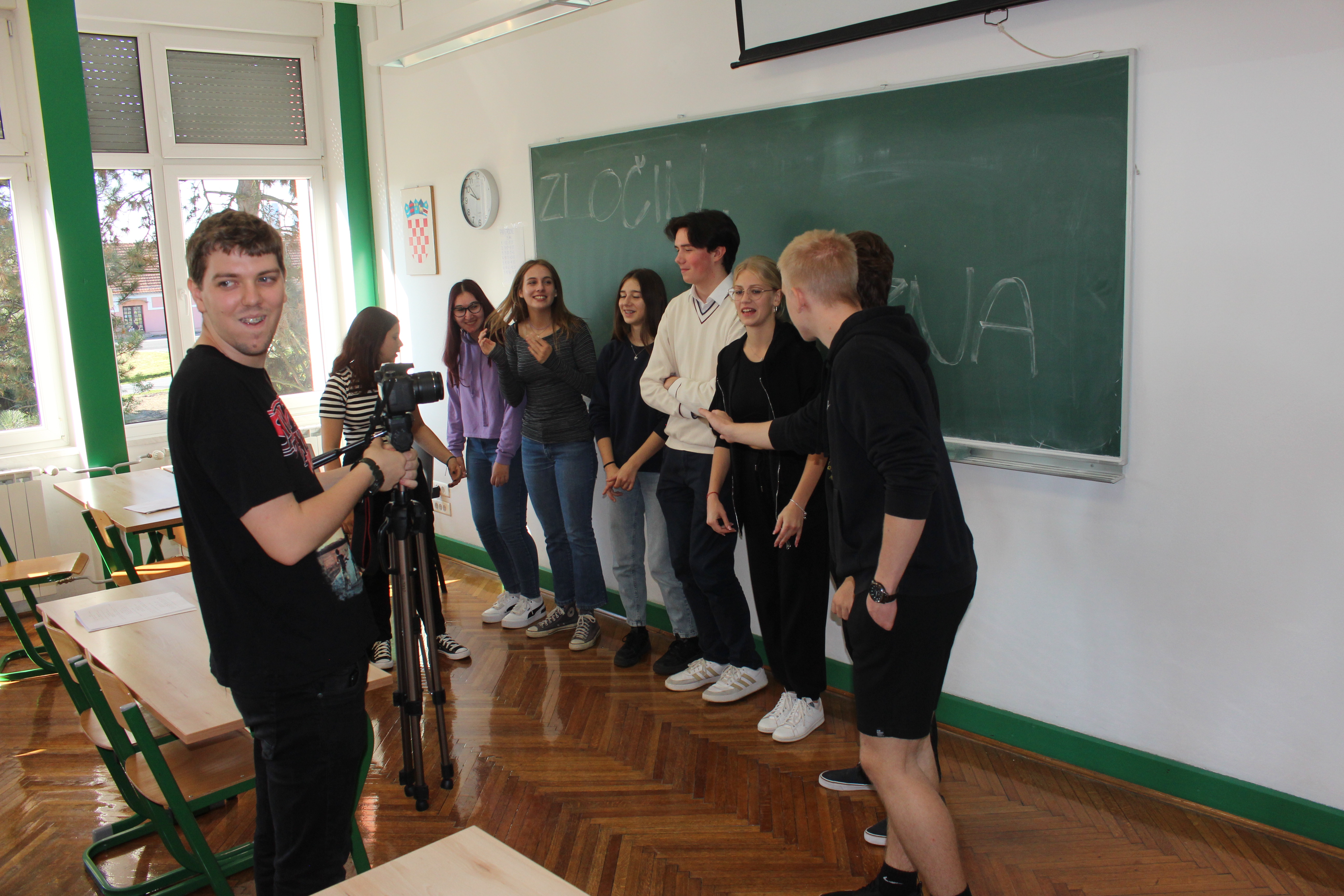 ETŠ ČAKOVEC Student Aleksandar Posavec snima kratkometražni film u kojem glume naši mladi glumci ETŠ ČAKOVEC Student Aleksandar Posavec snima kratkometražni film u kojem glume naši mladi glumci