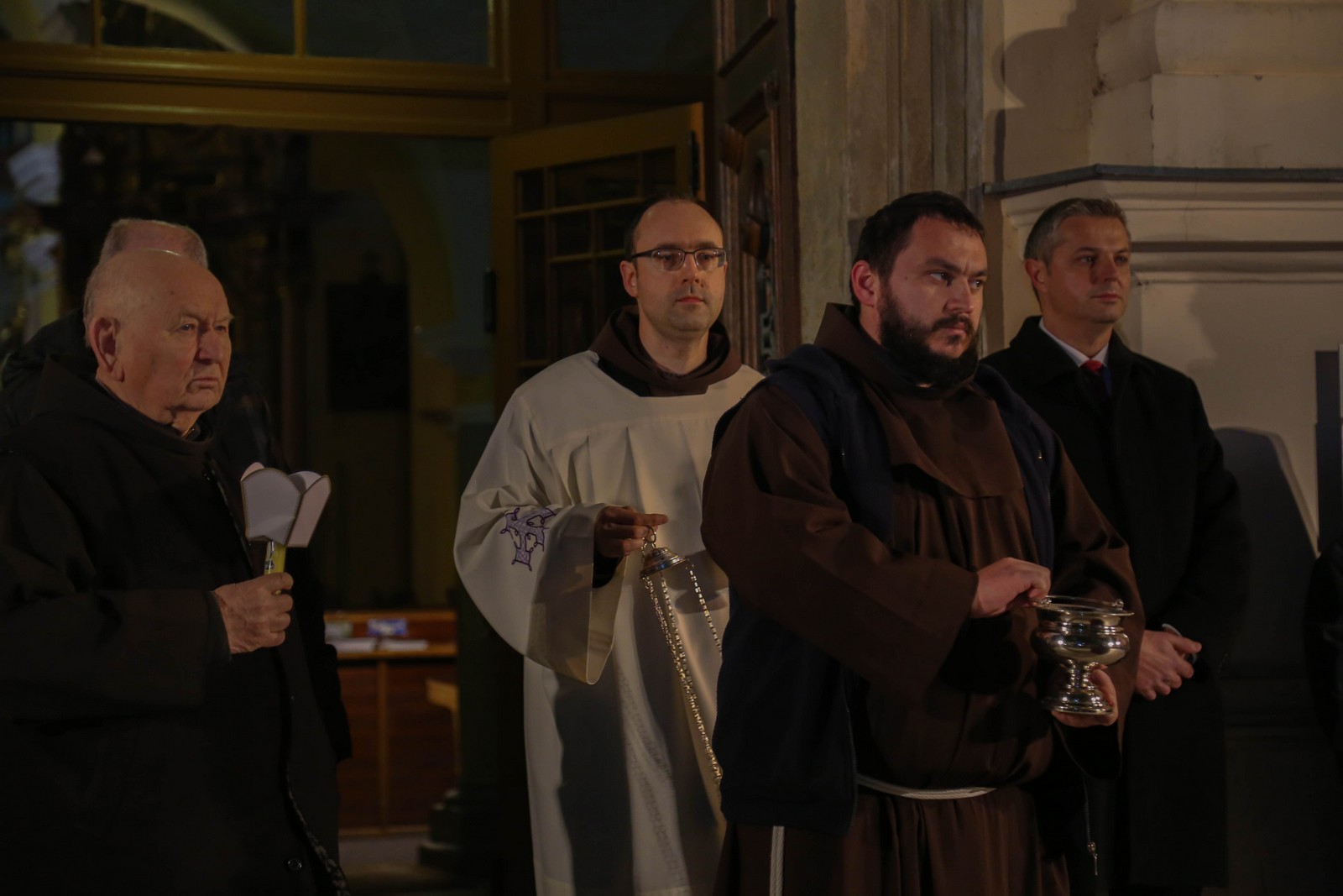 Upaljena prva adventska svijeća u Čakovcu: Predivna rasvjeta zasjala gradom