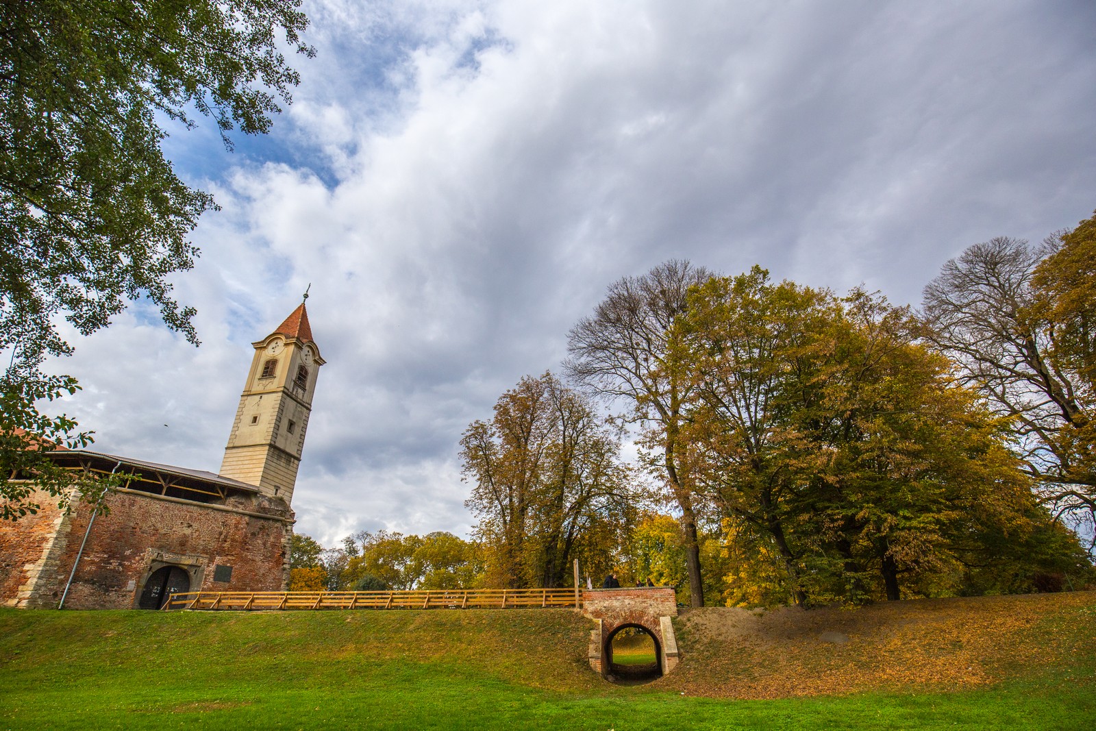 Čarobna jesen: Naša Miroslava Novak prošetala je čakovečkim parkom i snimila šarenilo jesenskih boja. Predivno, zar ne? (y) :-)