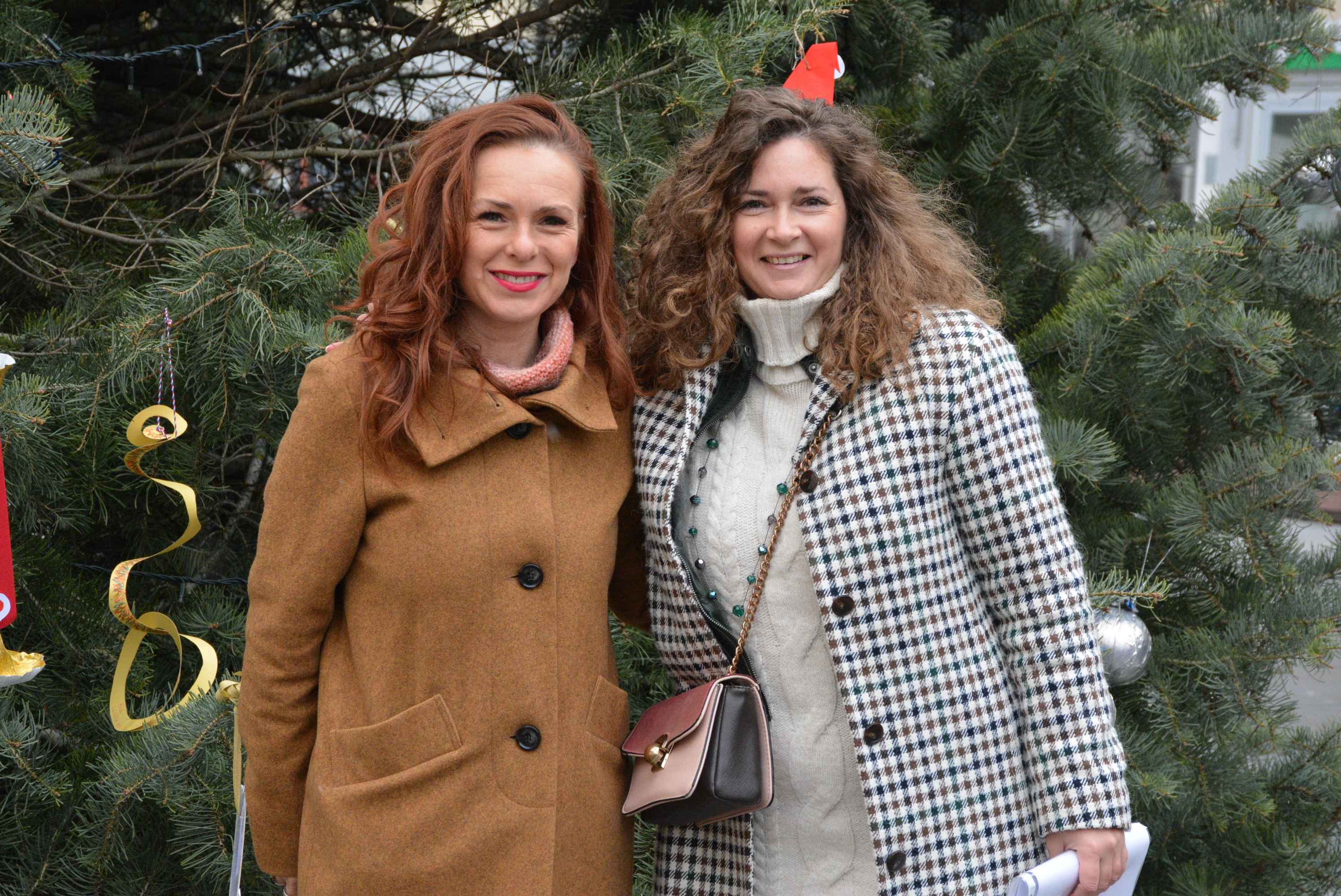 FOTO/VIDEO Zabundani veliki i mali unatoč gustom snijegu i hladnoći proveli prijepodne u veselom raspoloženju