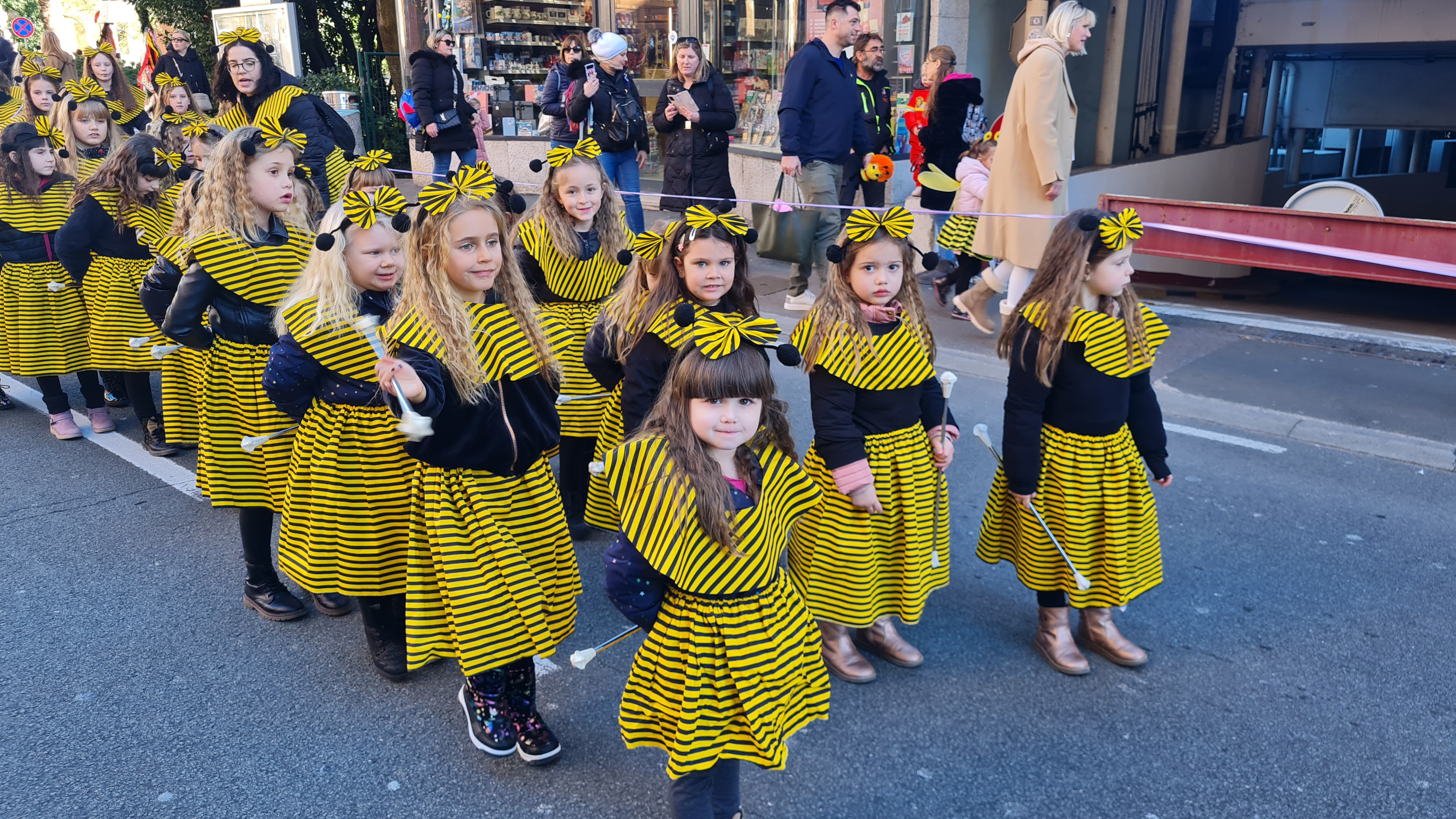 MAŽORETKINJE Nedelišćanke ‘prozujale’ Opatijom na 26. Dječjem karnevalu