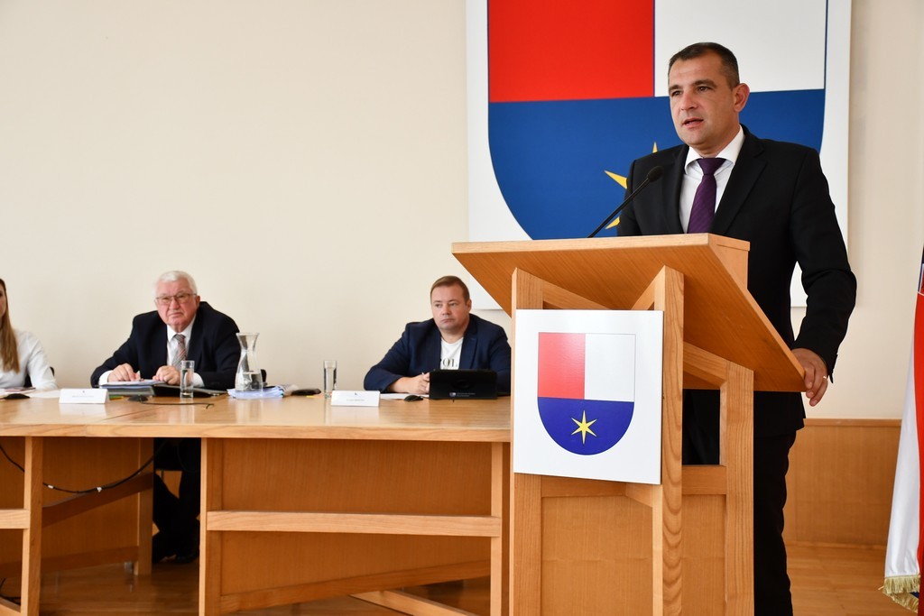 CENTRALIZACIJA BOLNICA Međimurska županija traži ocjenu ustavnosti zakona kojima osnivačka prava nad bolnicama preuzima država CENTRALIZACIJA BOLNICA Međimurska županija traži ocjenu ustavnosti zakona kojima osnivačka prava nad bolnicama preuzima država