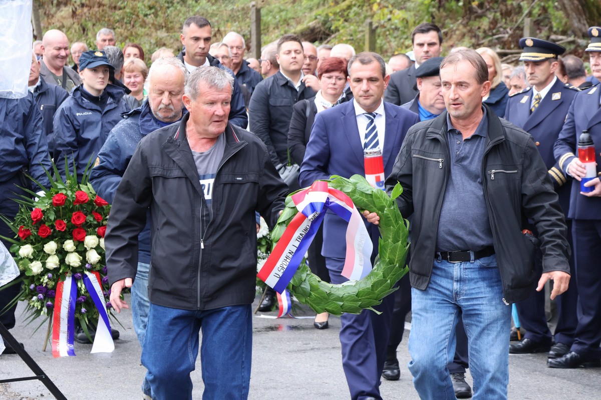SJEĆANJA Župan Matija Posavec odao počast žrtvama u Baćinu