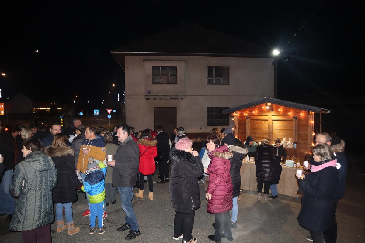 FOTO Na adventskom vijencu u centru Svetog Martina na Muri upaljena je još jedna svijeća