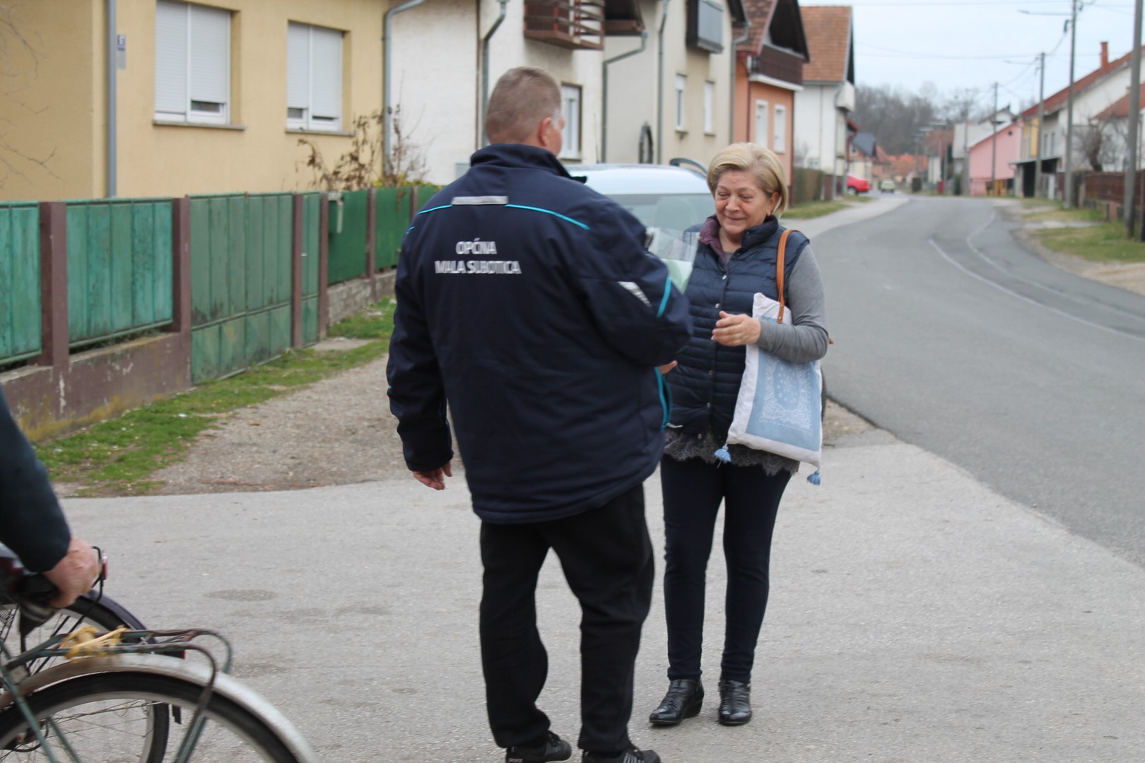Komunalni radnici Općine damama dijelili cvijeće povodom Dana žena