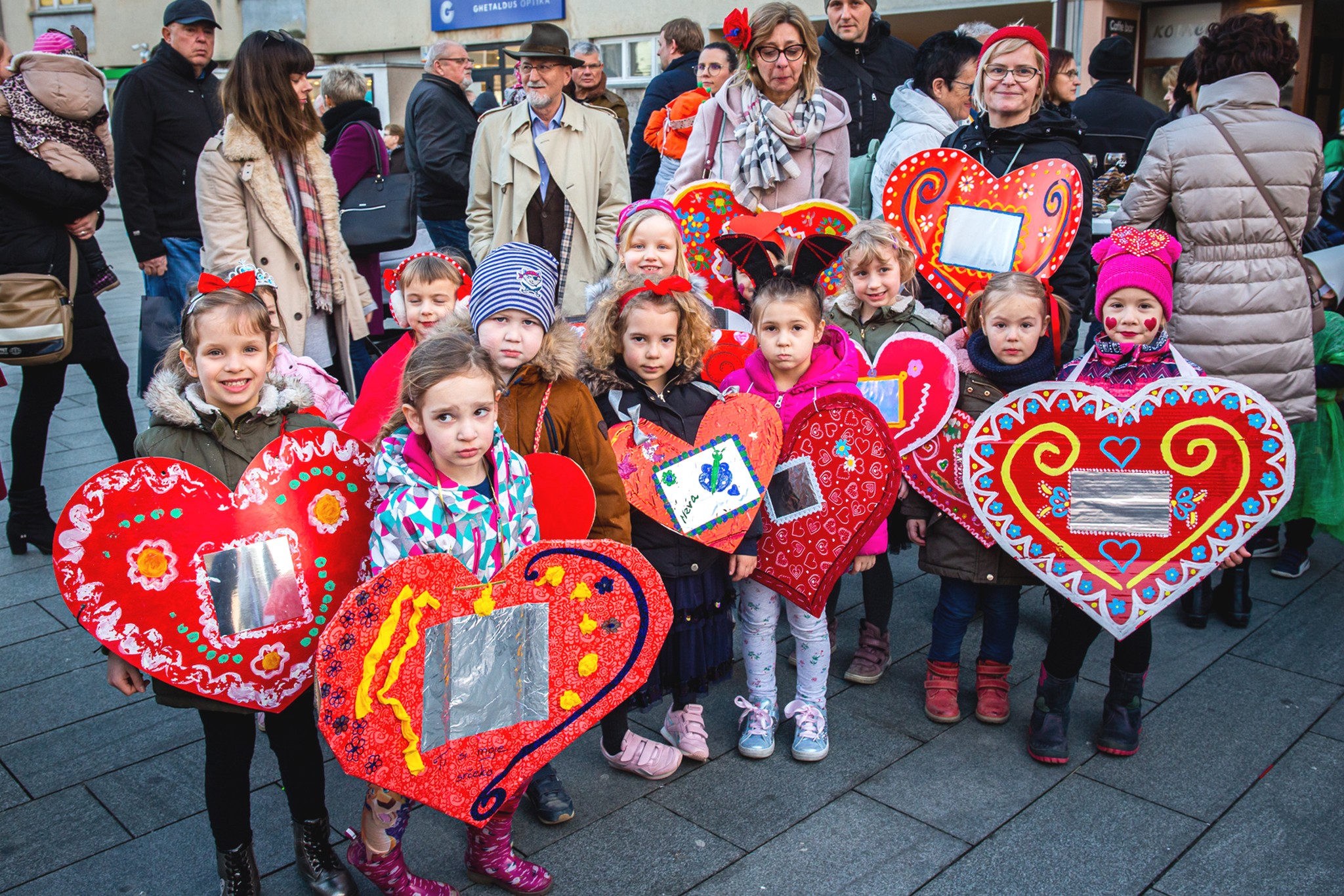 Maskirani mališani Dječjeg vrtića Cipelica mamili poglede u centru Čakovca