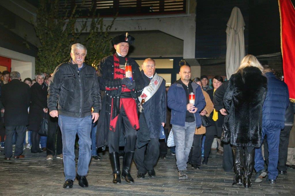 2369871010213512005571482487305