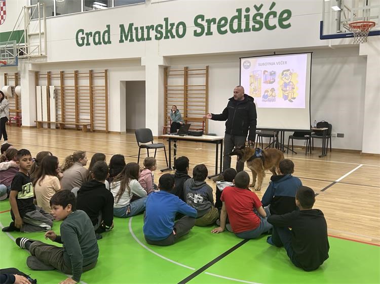 policija edukativno predavanje