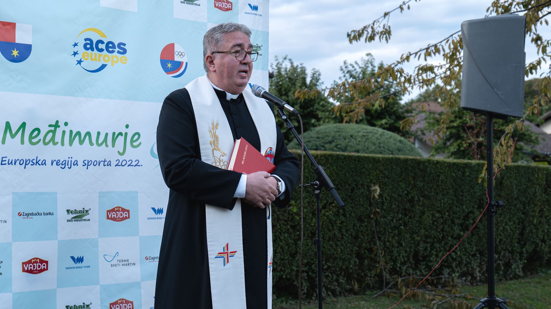 Župan Posavec i načelnik Meglić svečano otvorili obnovljeno košarkaško igralište u Šenkovcu Župan Posavec i načelnik Meglić svečano otvorili obnovljeno košarkaško igralište u Šenkovcu