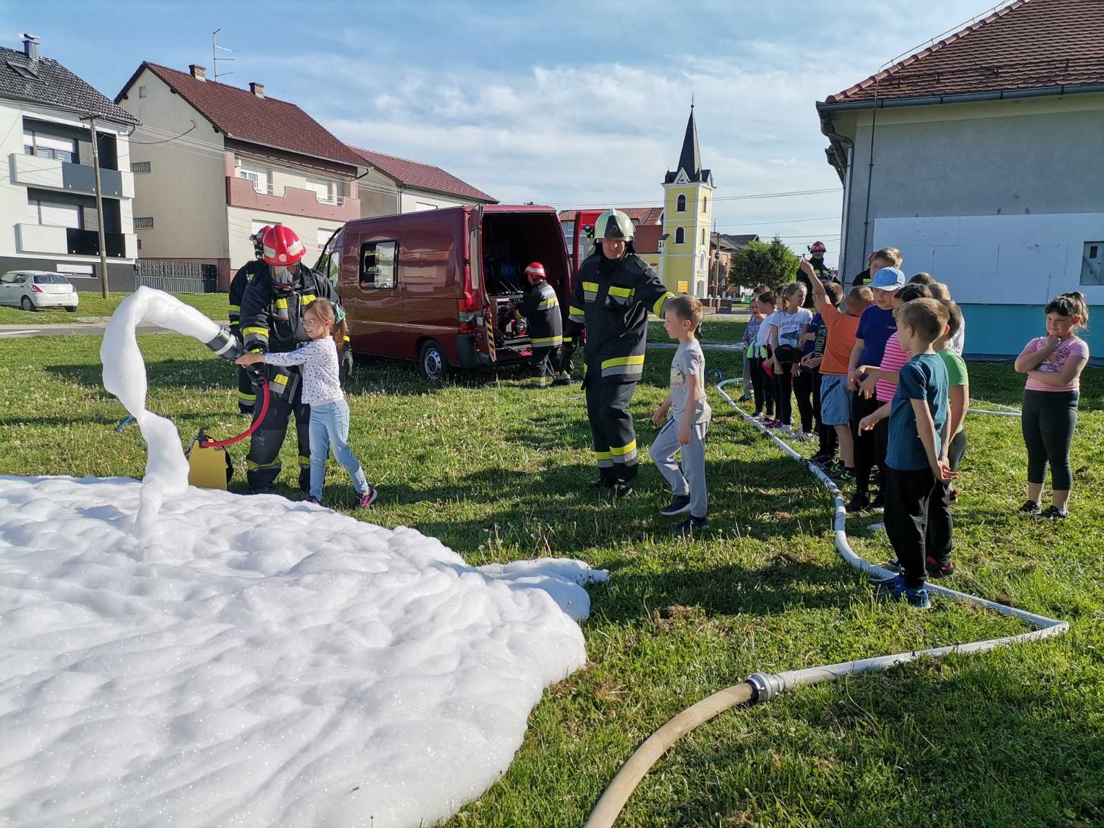 POVODOM FLORIJANOVA Izložba dječjih radova i pokazna vatrogasna vježba