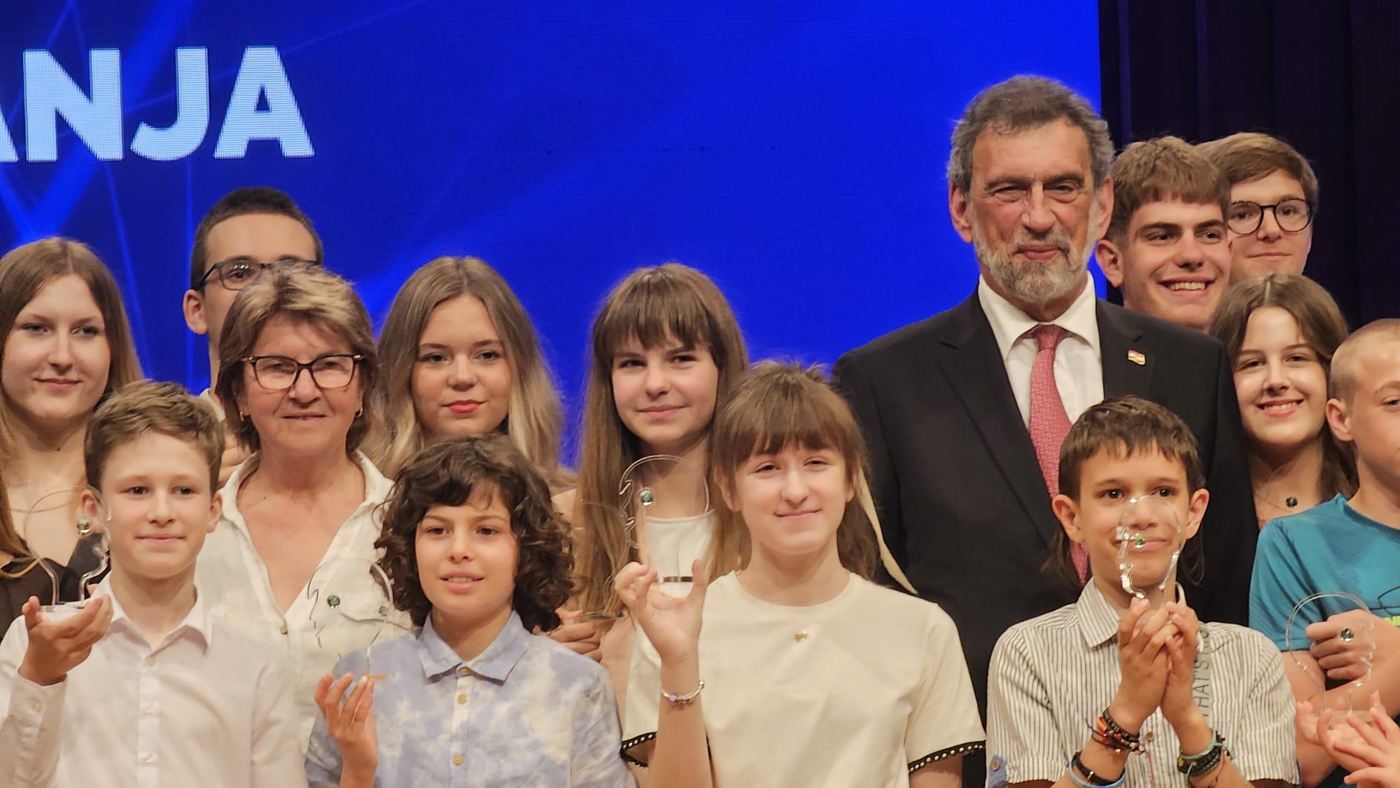 gimnazija josipa slavenskog