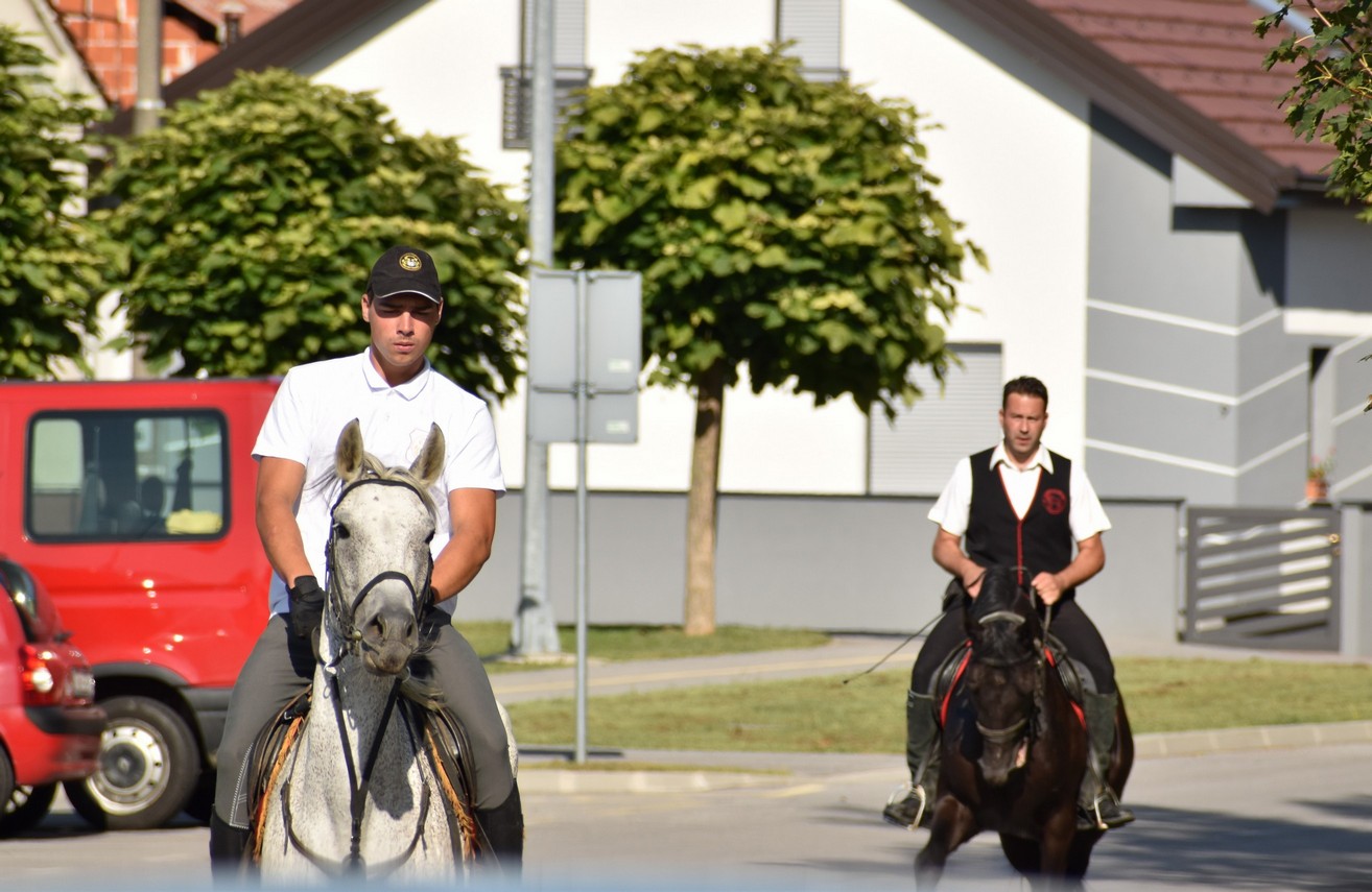 Dan Savske Vesi proslavljen uz tradicionalan mimohod mještana i udruga, zabavan program i besplatan grah
