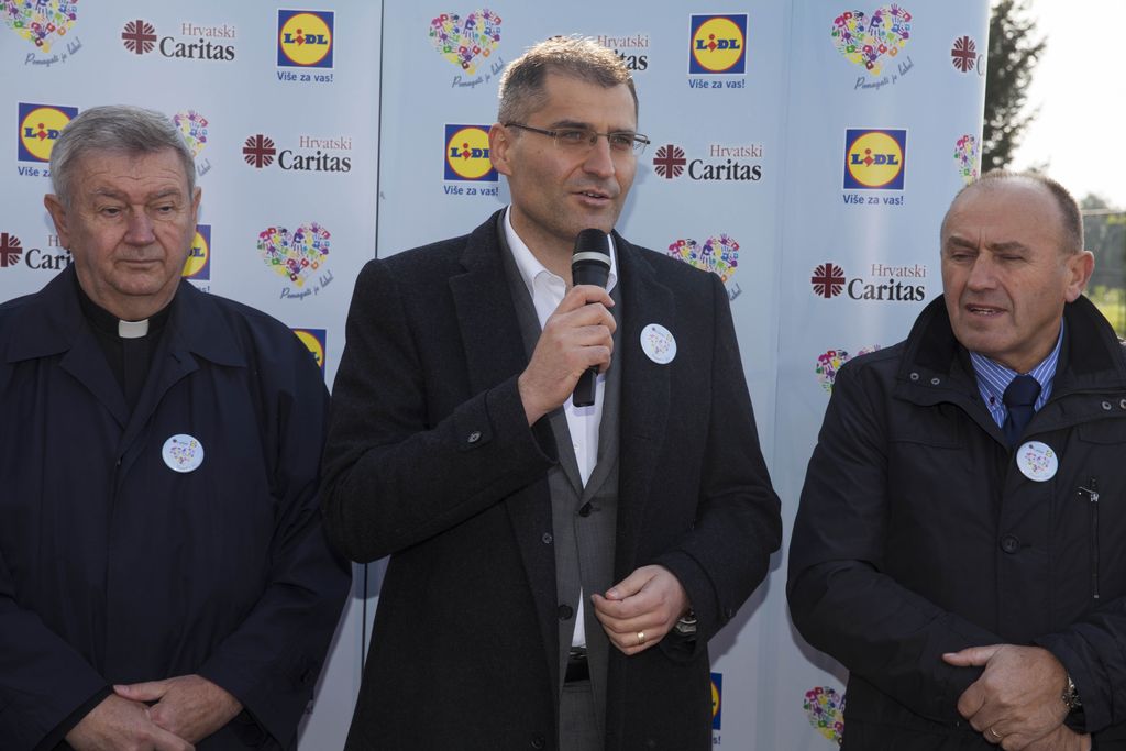 pomagatijelakouvarazdinu3325598