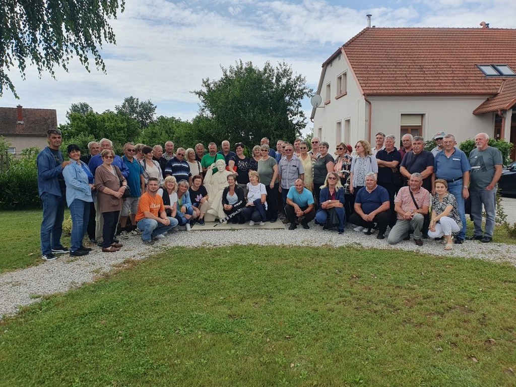 DR.SC. DIJANA POSAVEC U planu je osnivanje regionalnih podružnica te izgradnja Centra za interpretaciju biodinamičke poljoprivrede DR.SC. DIJANA POSAVEC U planu je osnivanje regionalnih podružnica te izgradnja Centra za interpretaciju biodinamičke poljoprivrede