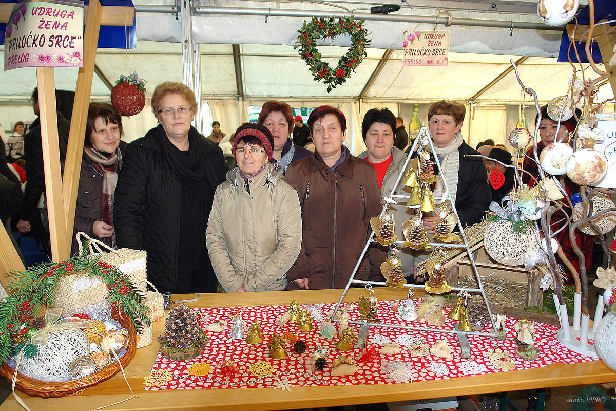 268810903dsc00040428437