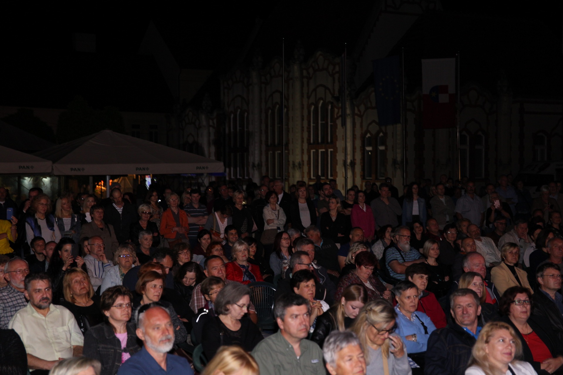 Koncert Rade Šerbedžije i Zapadnog kolodvora na Trgu Republike u Čakovcu