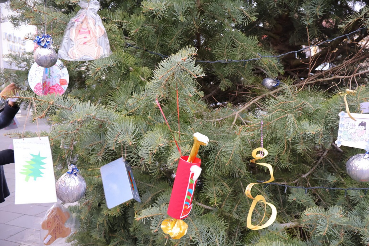 VELIKO SRCE Za više od 40 djece slabijeg imovinskog stanja ove će se godine ostvariti božićne želje