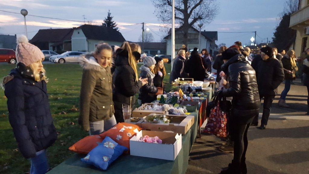 Zapaljena prva adventska svijeća u Svetoj Mariji