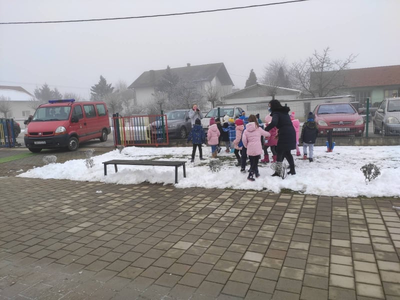 Vatrogasna vježba: ‘Potresi’ u vrtiću Suncokret i OŠ Strahoninec