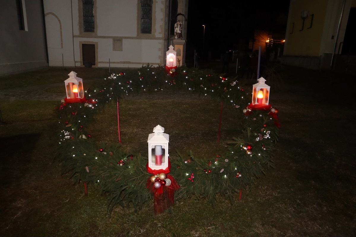 FOTO Na adventskom vijencu u centru Svetog Martina na Muri upaljena je još jedna svijeća