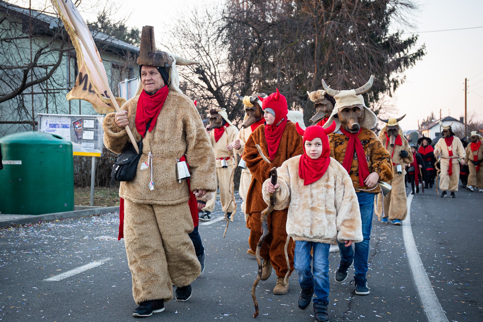 DOMIŠLJATE MAŠKARE U ZASADBREGU Bolničari, vještice, Škoti…