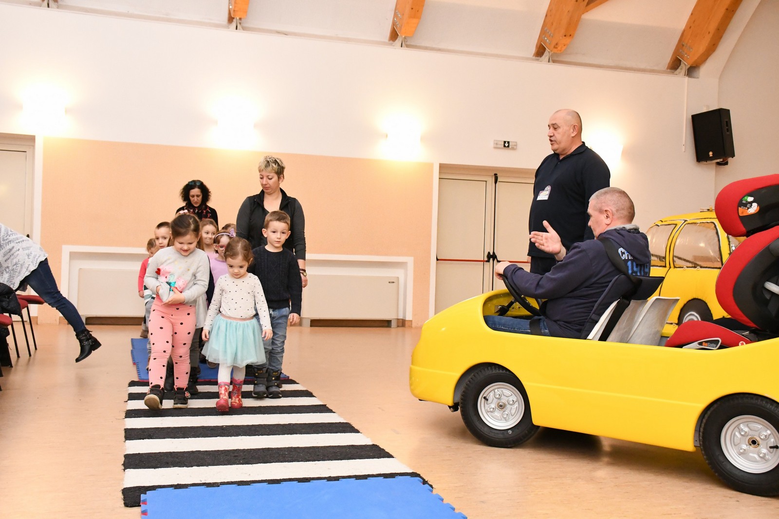 MALA PROMETNA ŠKOLA Vrtićarci DV Suncokret Strahoninec učili o sigurnosti u prometu