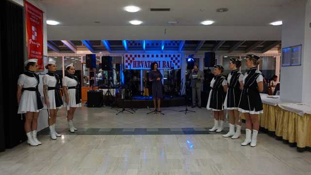 FOTO Župan Matija Posavec na Hrvatskom balu u Lendavi pružio potporu HKD-u Pomurje