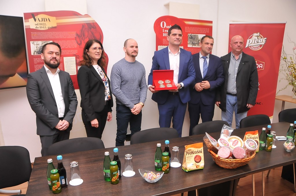 Nakon 25 godina Vajda i dalje uz Filipa Udea