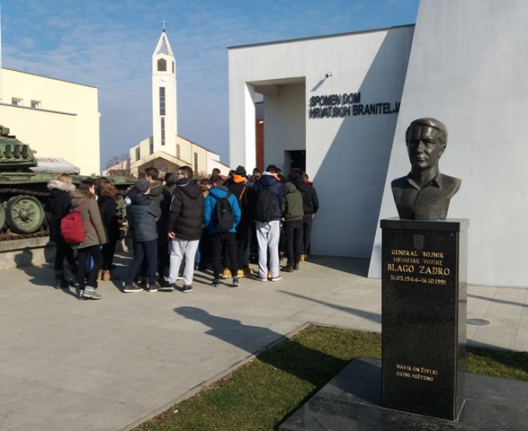 20180216101803690773