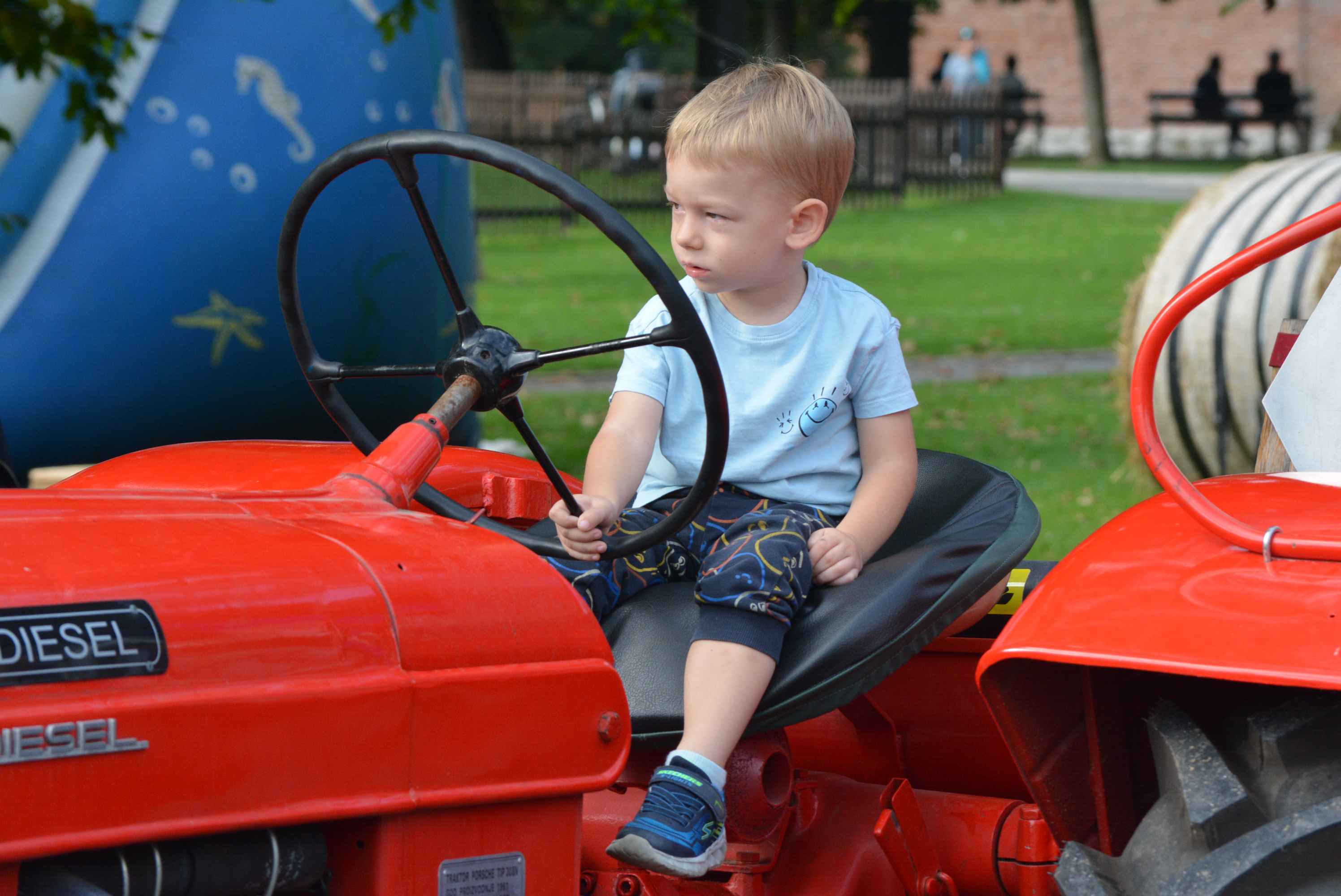 FOTO I VIDEO Putovanje kroz vremensku kapsulu na izložbi starih traktora i strojeva u sklopu manifestacije ‘Jesen u Čakovcu 2023.’