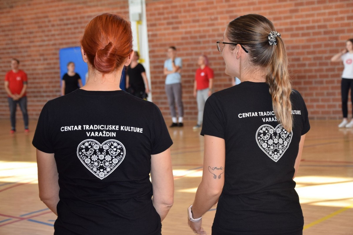 DONJA DUBRAVA Seminar ‘Scenska primjena folklora i osnove koreografije’ okupio KUD-ove Međimurja i goste