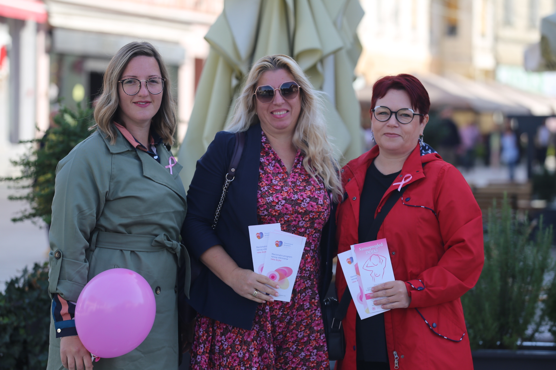 KLIKOM PO ČAKOVCU Prva sunčana subota u listopadu izmamila vesele šetače u centar grada