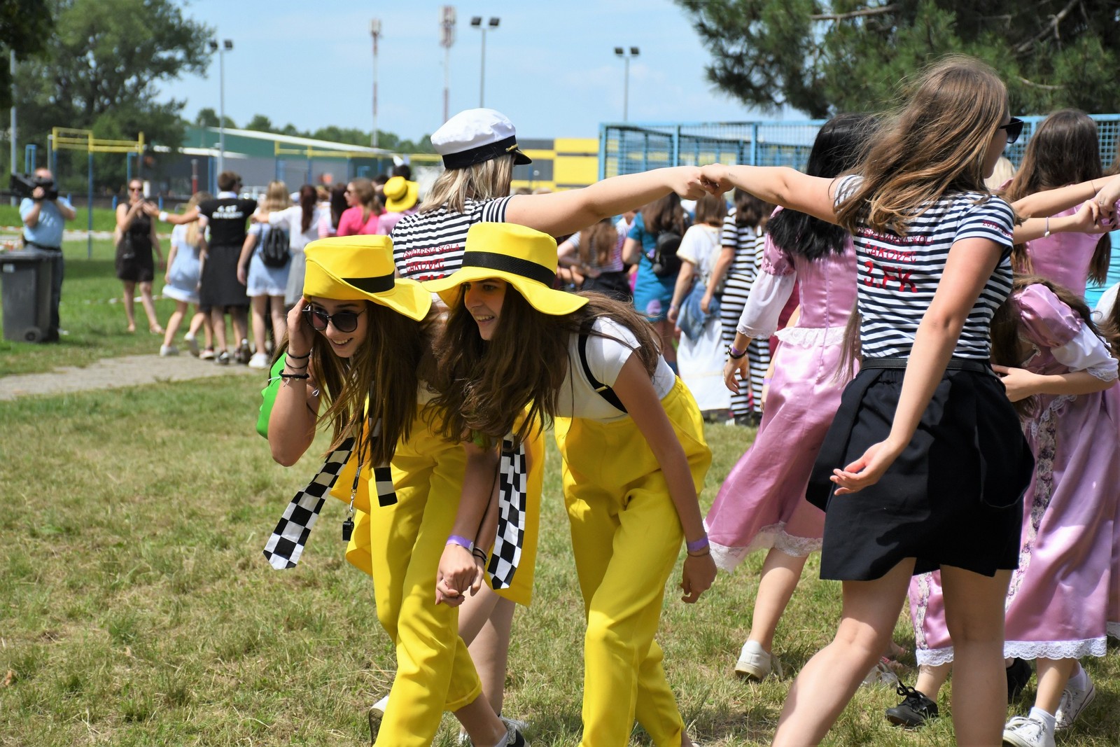 FOTO Povorka protutnjala gradom, maturanti s osmjehom dočekali kraj srednje škole!