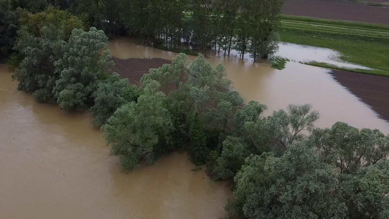 IZGLEDA STRAŠNO Nabujala Mura na potezu od Kotoribe do Donje Dubrave