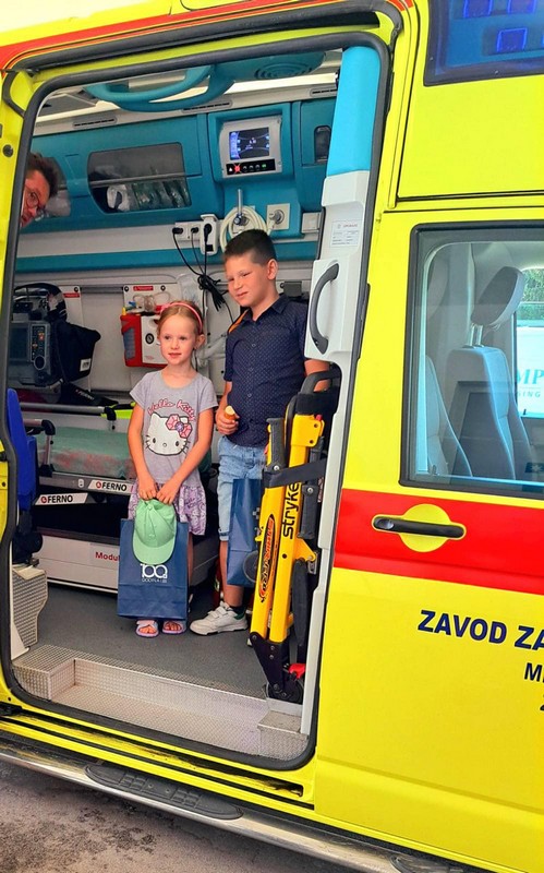 ‘DJECA ZA DJECU’ Kreativni mališani darivali plišance i razveselili male pacijente Odjela pedijatrije