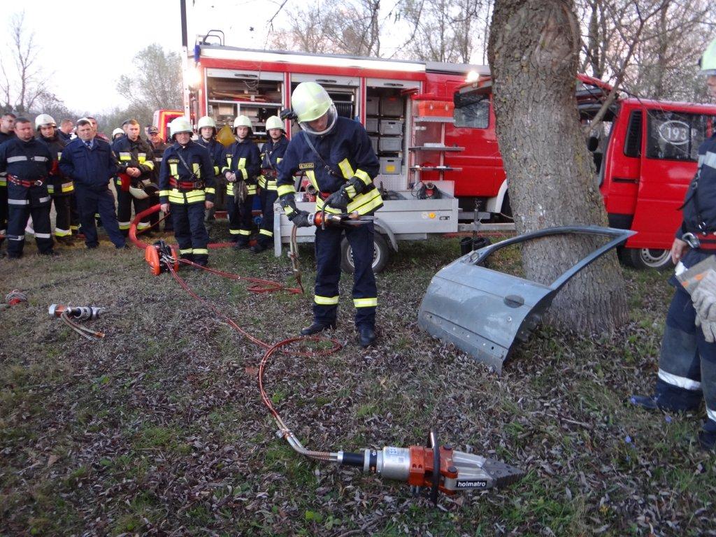Vatrogasna vježba na obali Mičigen jezera