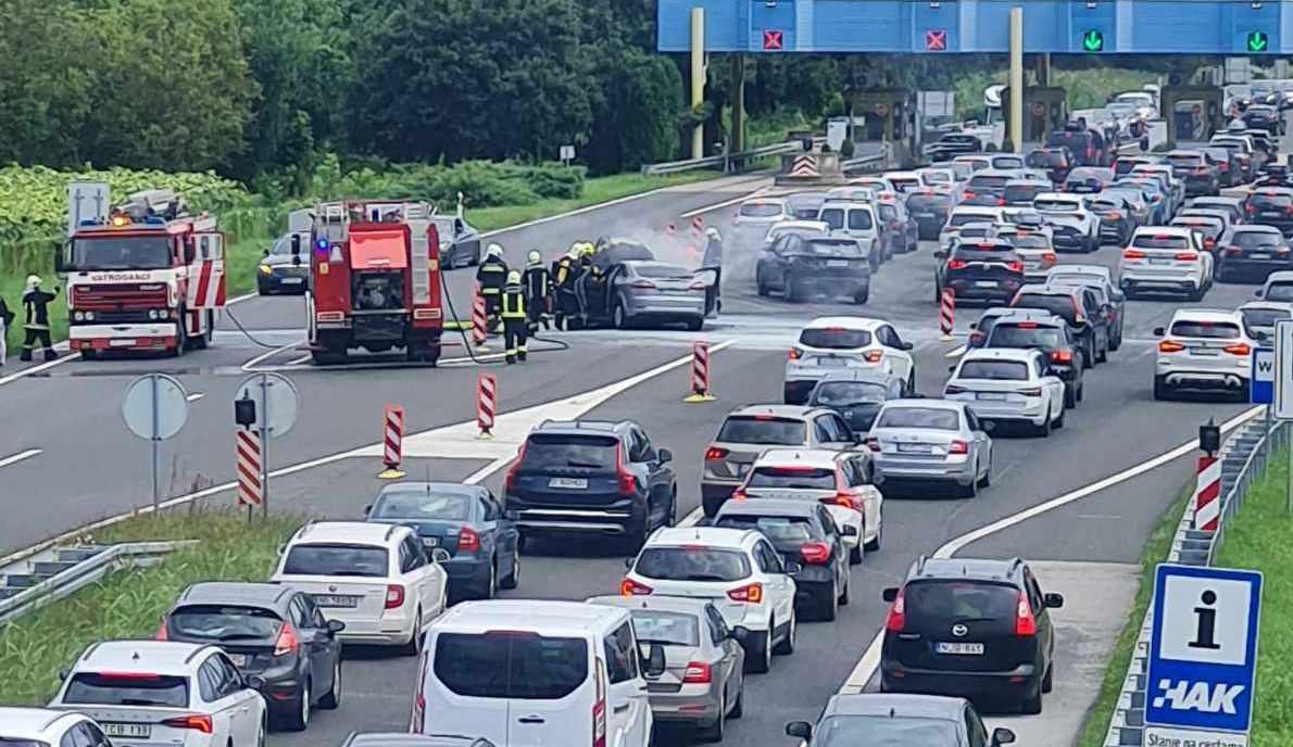 Požar auta na autocesti A4