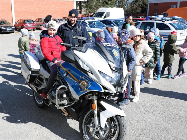 Zmajčeki iz Strahoninca posjetili Policijsku upravu međimursku