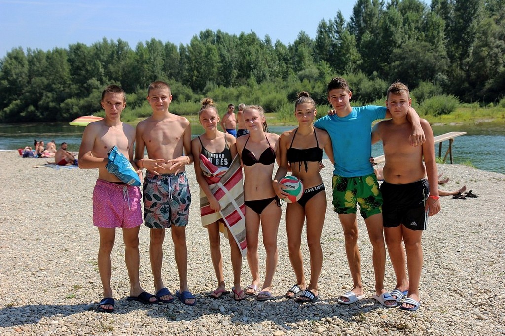 Međimurke i Međimurci spas od ljetnih vrućina potražili uz rijeku Dravu