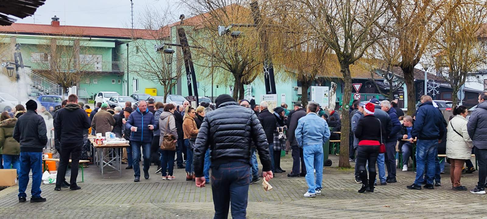 Nastavljena tradicija: Podjela prženih ribica na Badnje jutro na Šetnici svete Barbare