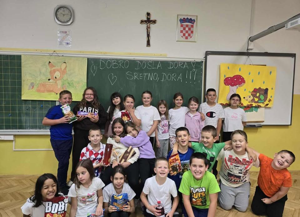 Razred iz Belice pripremio emotivan rastanak s prijateljicom Razred iz Belice pripremio emotivan rastanak s prijateljicom