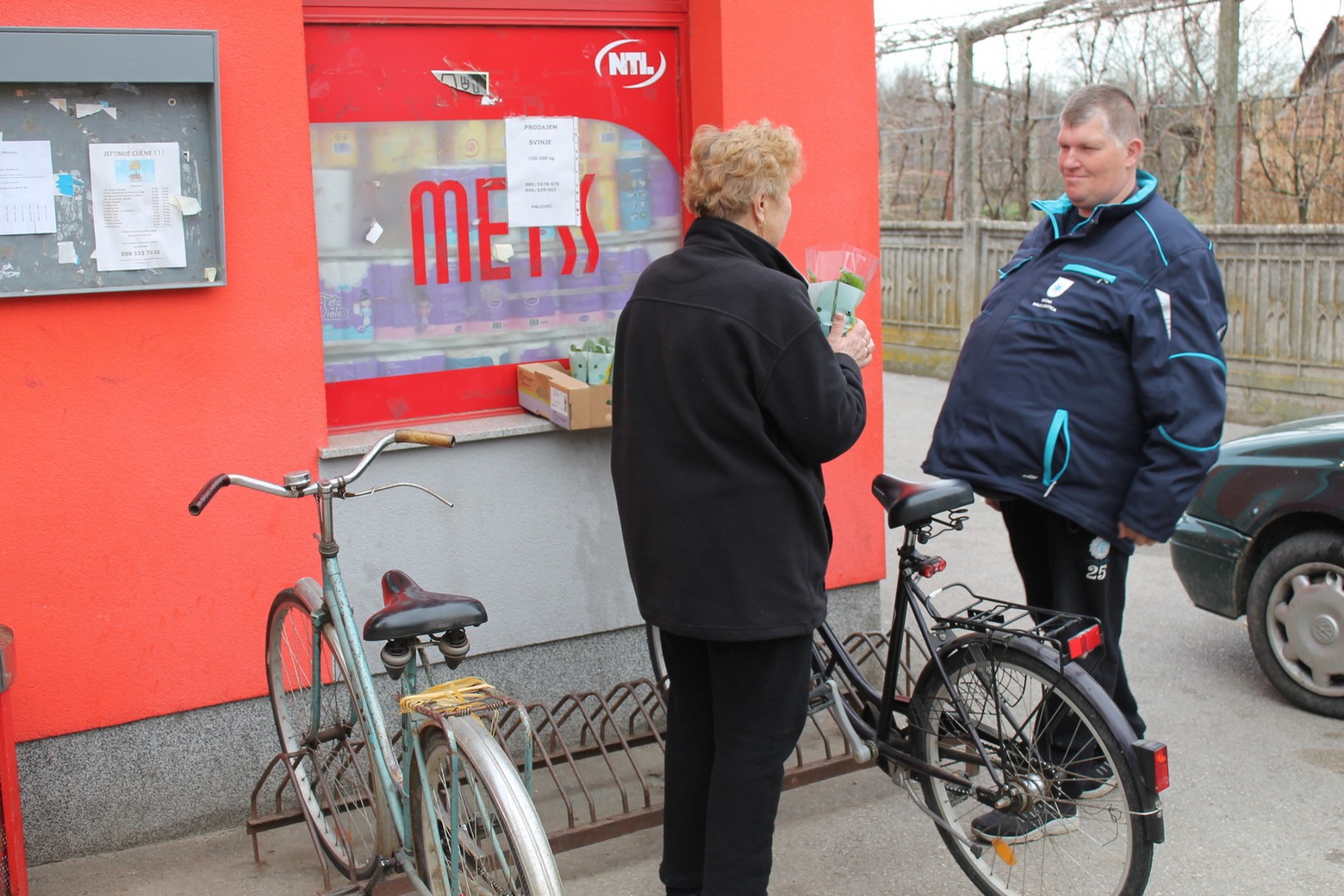 Komunalni radnici Općine damama dijelili cvijeće povodom Dana žena