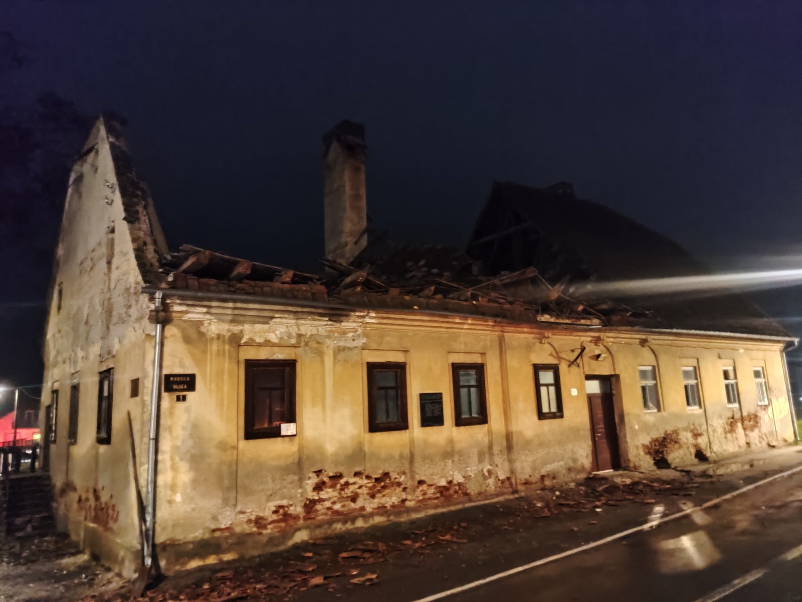 KOTORIBA Srušio se dio krovišta zgrade starog vrtića, apel mještanima da se ne približavaju zgradi