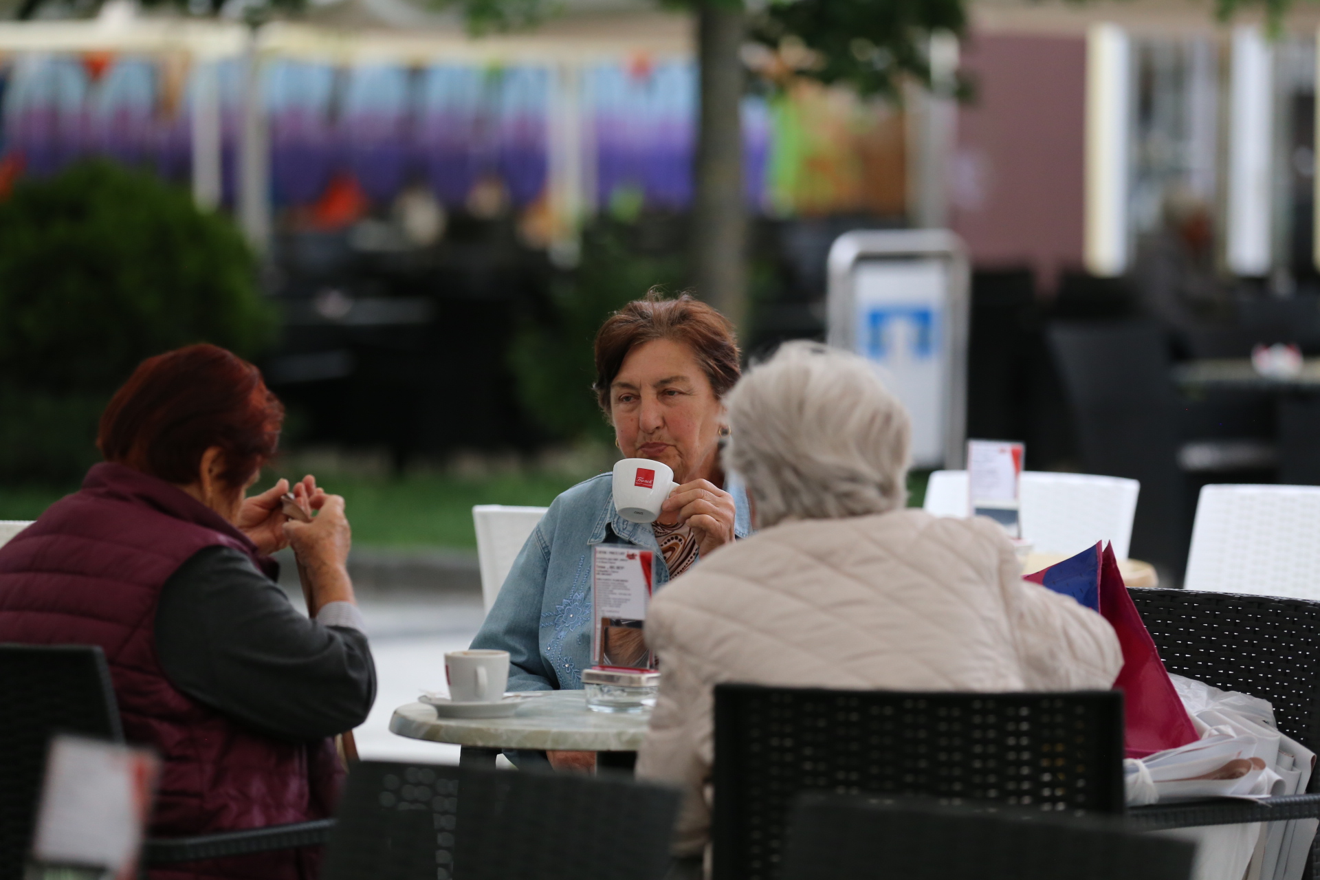 U Čakovcu ponovno otvoreni kafići – ispijanje kave u centru grada