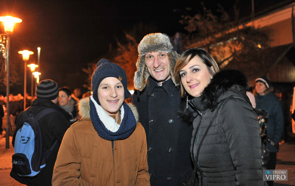 Doček u Prelogu uz vatromet, taktove valcera, šampanjac i kuhano vino