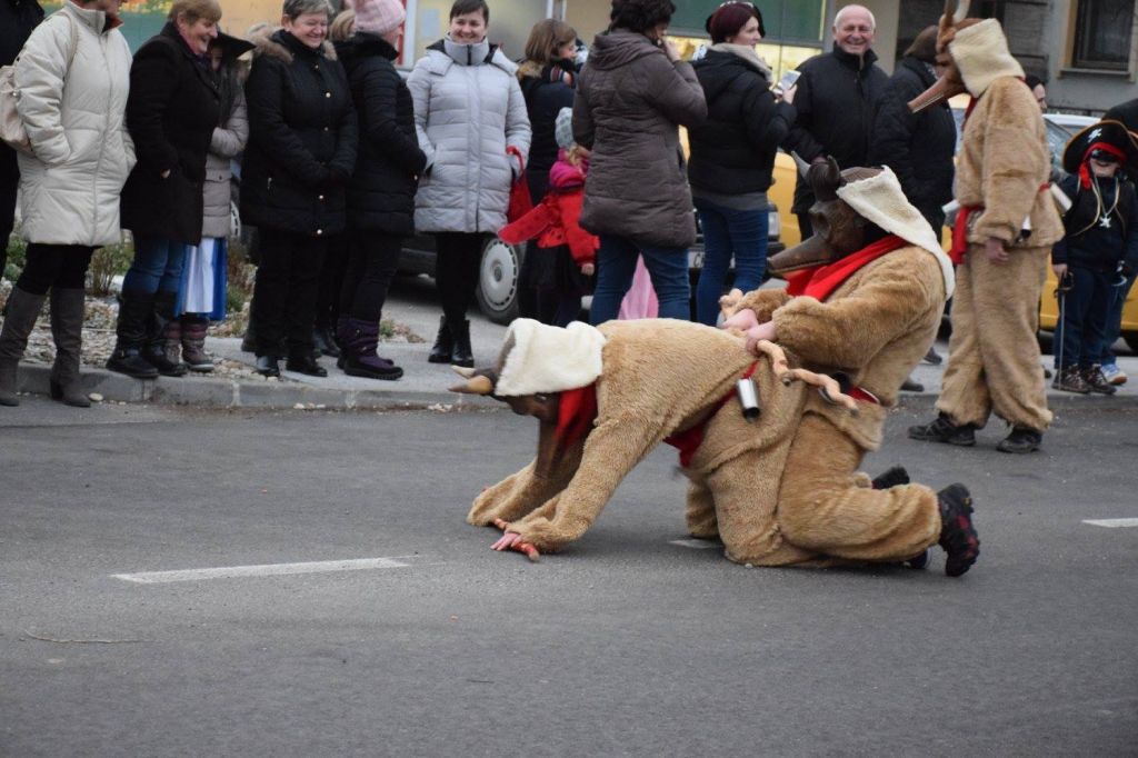 2716473810641800037342356627073646037647274o175869