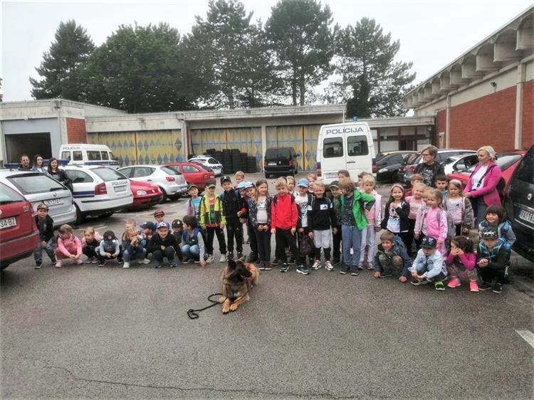 Mališani Dječjeg vrtića ‘Smješko’ posjetili policiju